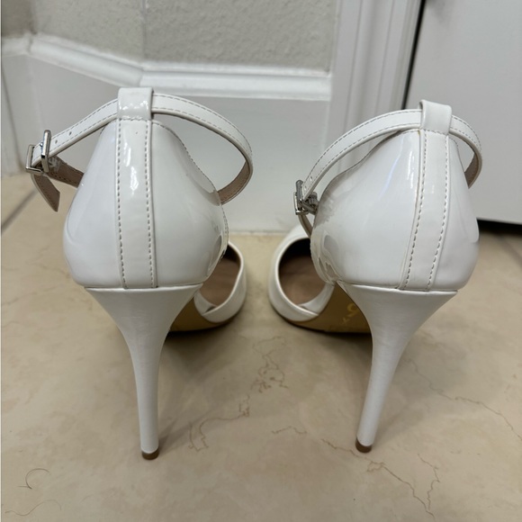 Mix No. 6 White Pumps - Picture 2 of 10